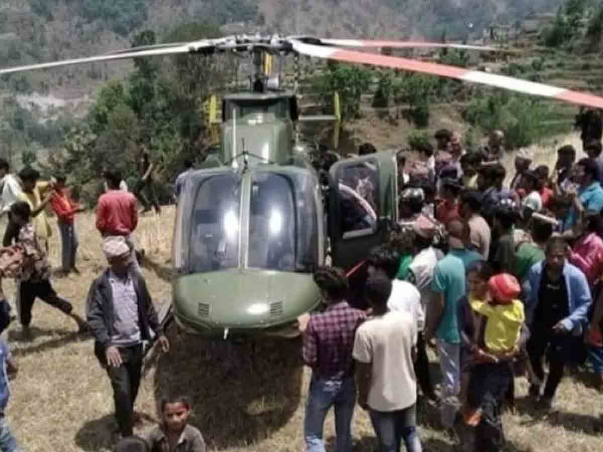 अछाममा एक सुत्केरी महिलाको हेलिकोप्टरबाट उद्धार